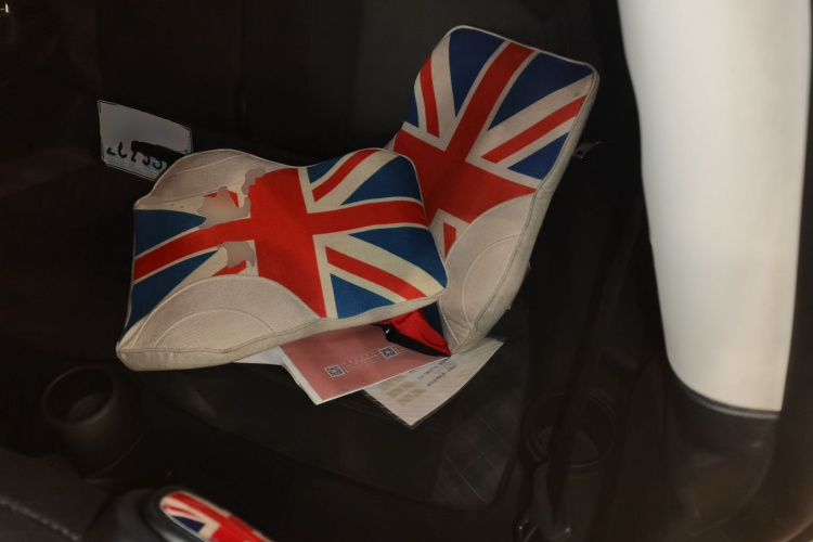 MINI 2018款 1.5T COOPER 经典派中控内饰21