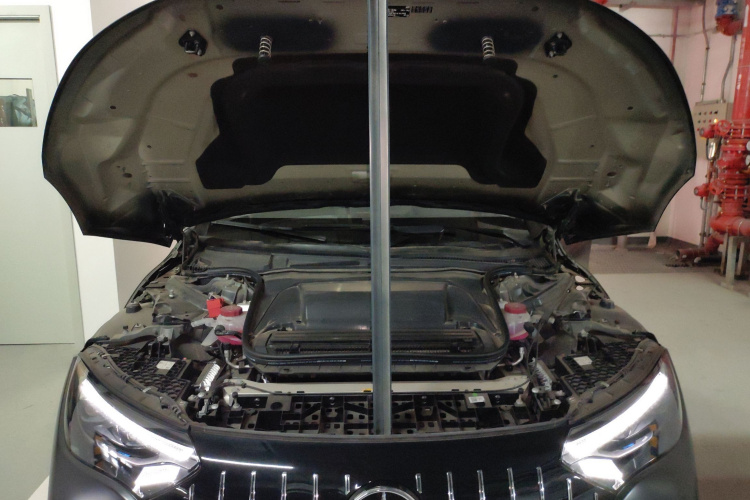 奔驰EQE AMG 2023款 AMG EQE 53 4MATIC+机舱底盘24