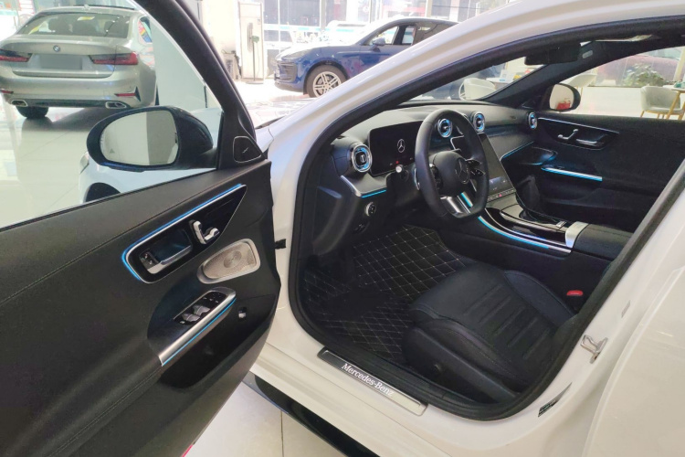 奔驰C级 2023款 C 260 L 皓夜运动版中控内饰7003