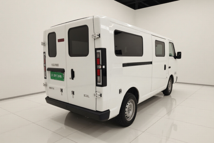 SRM鑫源新能源E3L 2025款 宁德41.86Kwh 305KM 实用型客车车身外观7