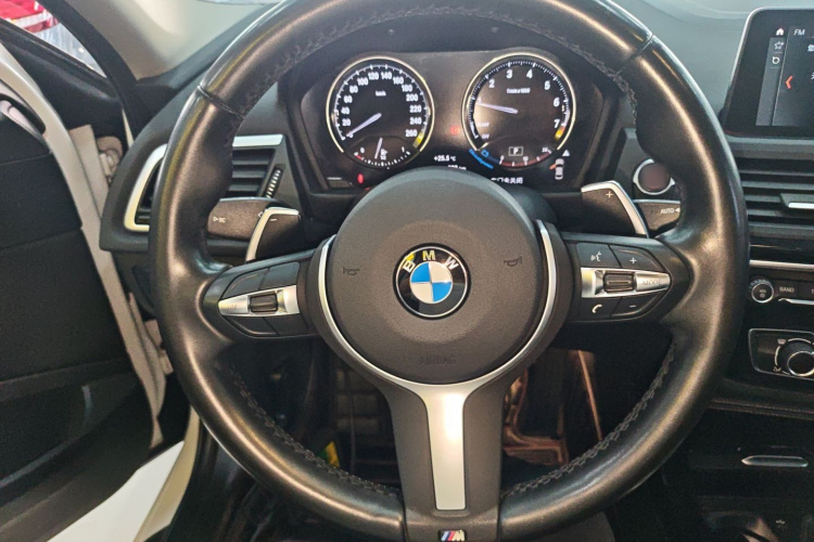 宝马1系 2019款 120i 领先型M运动套装中控内饰13