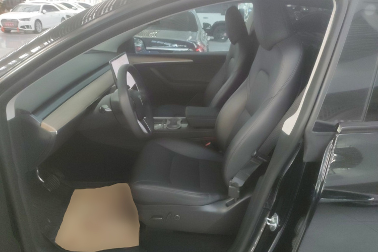 特斯拉 Model Y 2022款 改款 长续航全轮驱动版中控内饰19