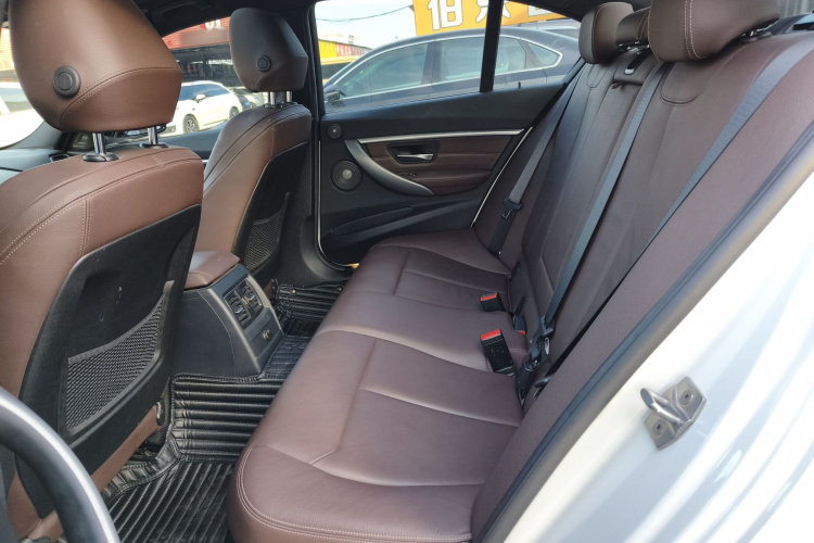 宝马3系 2019款 320i M运动曜夜版中控内饰21