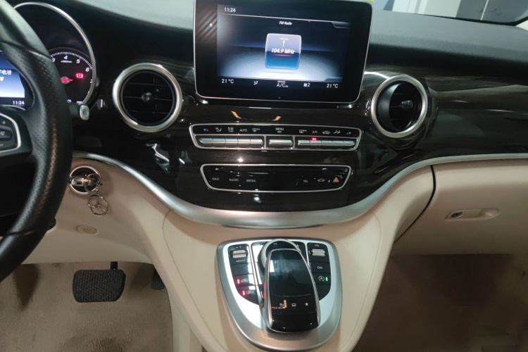 奔驰V级 2016款 V 260 领航版局部细节16