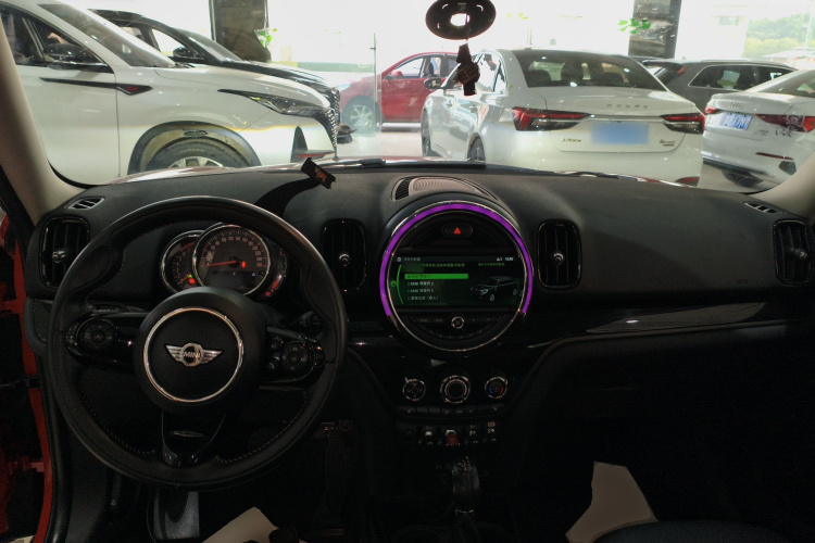 MINI Countryman 2017款 1.5T COOPER ALL4 非常假日版 辣椒红中控内饰7002