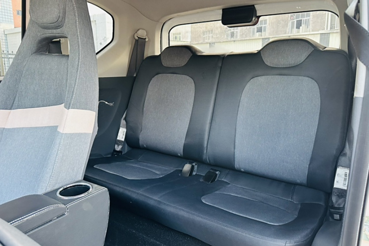 五菱汽车 宏光MINIEV 2021款 马卡龙时尚款 三元锂中控内饰7005