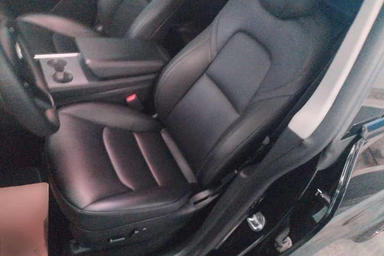 特斯拉 Model Y 2022款 改款 后轮驱动版中控内饰19