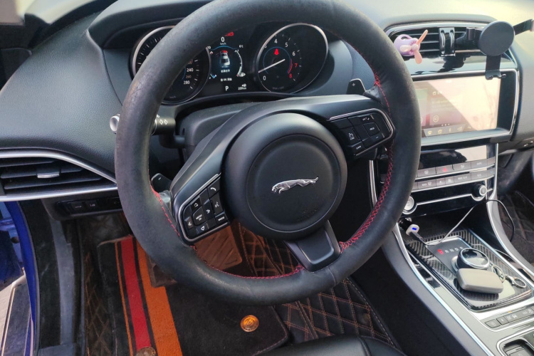 捷豹XEL 2019款 2.0T 200PS 精英版中控内饰13