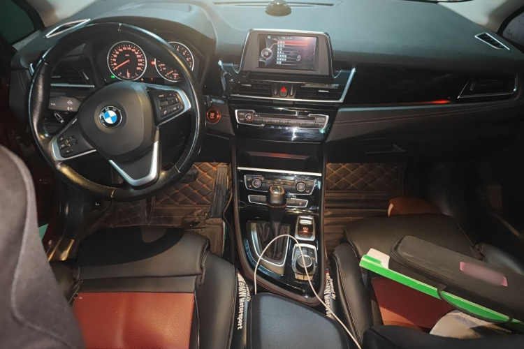 宝马2系多功能旅行车 2015款 218i 运动设计套装中控内饰7002