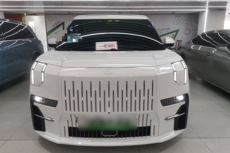 极氪009 2022款 改款 WE版车身外观2