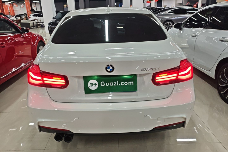 宝马3系 2019款 320i M运动曜夜版车身外观6