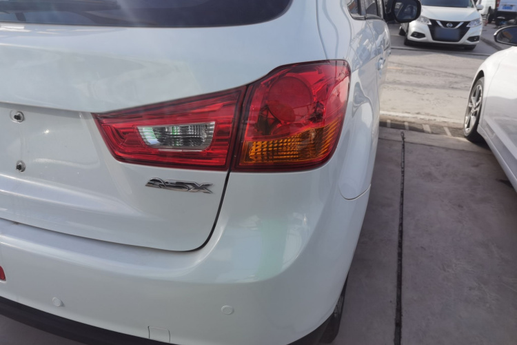 三菱 劲炫ASX 2018款 2.0L CVT两驱尊享版车身外观9