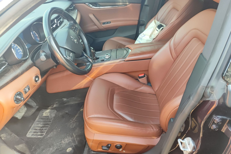 玛莎拉蒂 总裁 2018款 3.0T 标准版中控内饰19