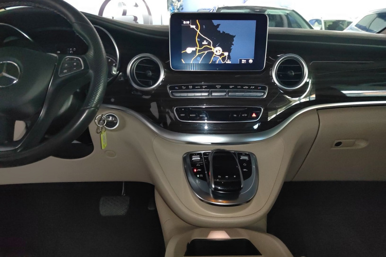 奔驰V级 2018款 V 260 领航版 国V局部细节16