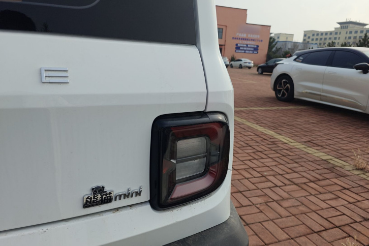 吉利银河 2025款 210km 熊猫骑士车身外观9