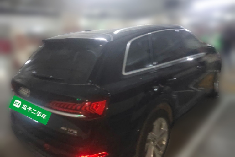 奥迪Q7 2023款 45 TFSI quattro S line运动型车身外观7