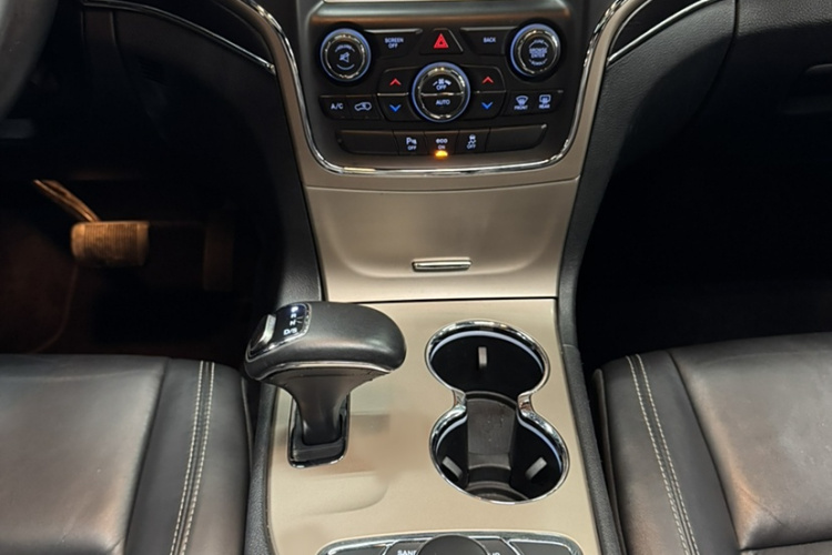 Jeep 大切诺基(进口) 2014款 3.0TD 柴油 舒享导航版中控内饰7011