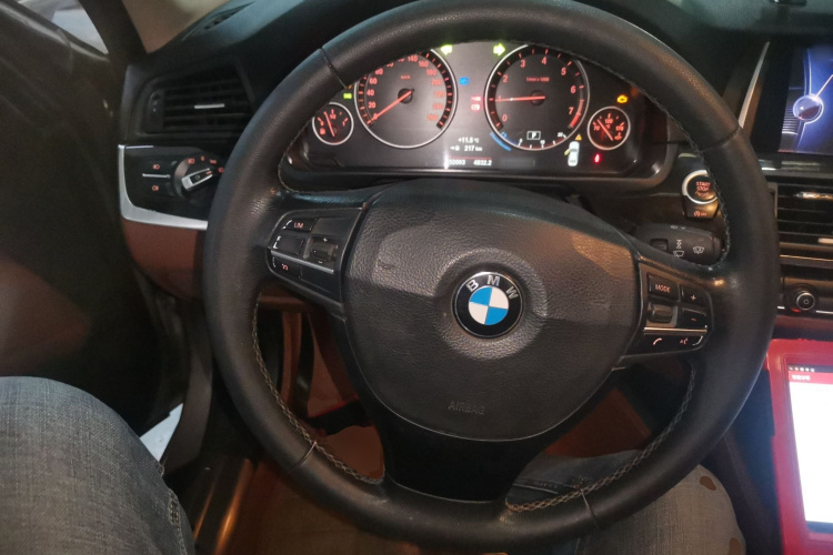 宝马5系 2014款 525Li 领先型中控内饰13