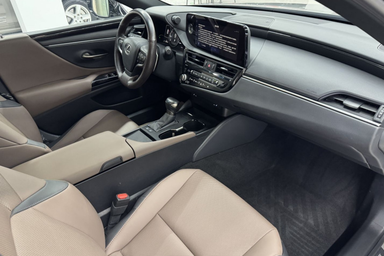 雷克萨斯ES 2022款 200 卓越版局部细节41