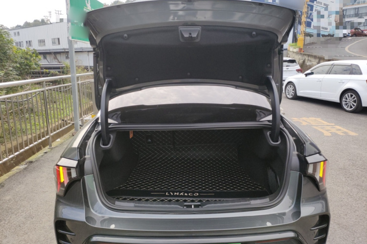 领克03 2023款 2.0TD DCT劲Pro机舱底盘23