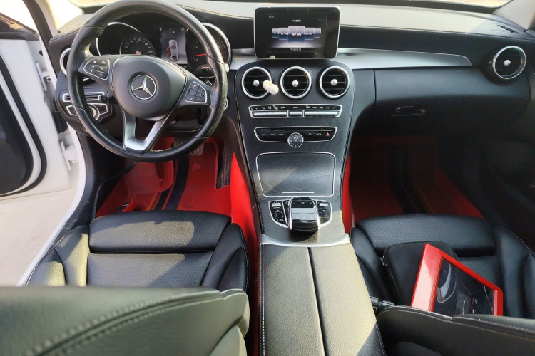 奔驰C级 2018款 C 180 L 时尚型运动版中控内饰7002