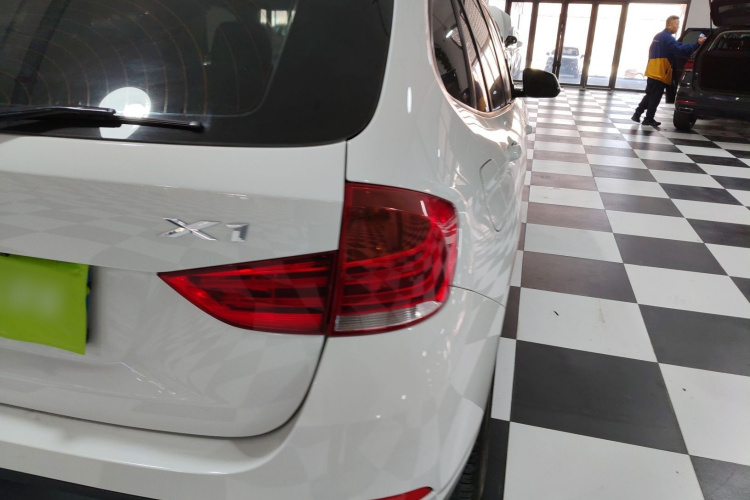 宝马X1 2014款 sDrive18i 时尚型车身外观9