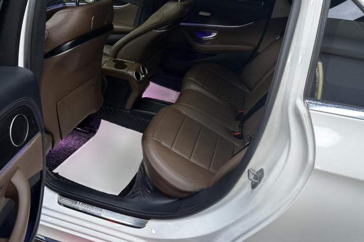 奔驰E级 2018款 改款 E 200 L 运动型 4MATIC中控内饰7003