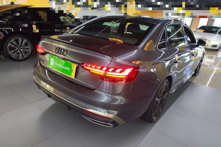 奥迪A4L 2024款 40 TFSI quattro RS套件燃速型车身外观7
