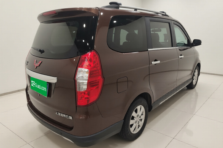 五菱汽车 五菱宏光 2014款 1.5L S自动豪华型车身外观7