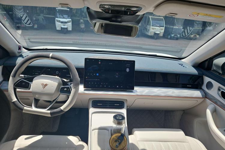 哪吒汽车 哪吒L 2024款 增程 310 闪充PRO版中控内饰7003