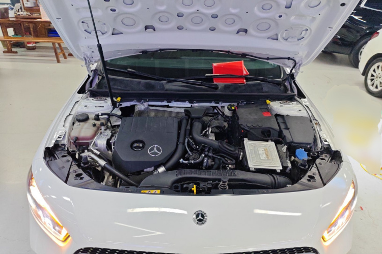 奔驰A级 2021款 A 200 L 运动轿车时尚型局部细节24