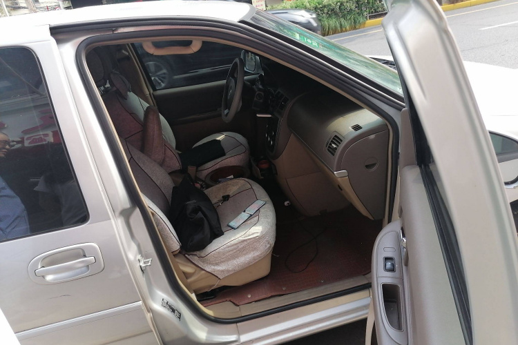 别克GL8 2014款 2.4L 舒适版局部细节9004