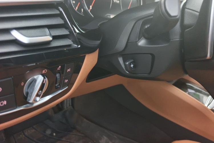 宝马5系 2018款 改款 530Li 领先型 M运动套装局部细节9001