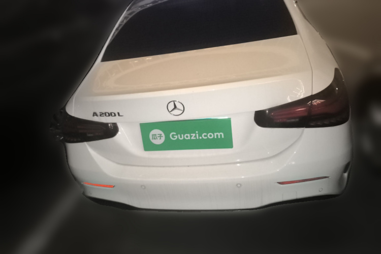 奔驰A级 2023款 A 200 L 时尚型车身外观6