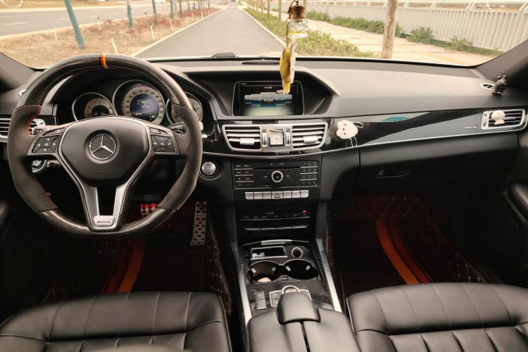 奔驰E级 2015款 改款 E 180 L 运动型中控内饰7002