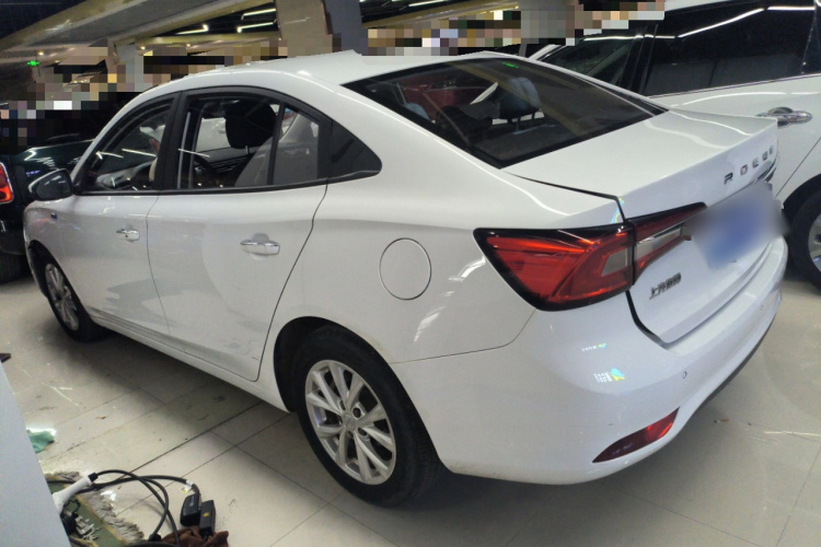 荣威i5 2019款 1.5L 手动4G互联领豪版车身外观4