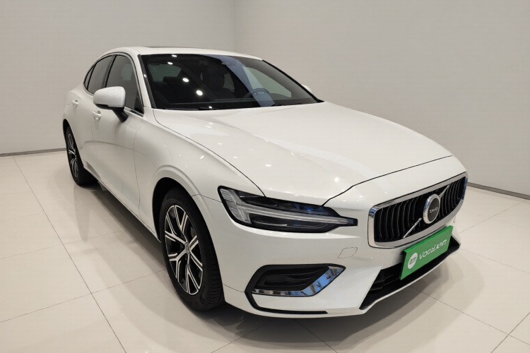 沃尔沃S60 2025款 B4 智逸豪华版车身外观3