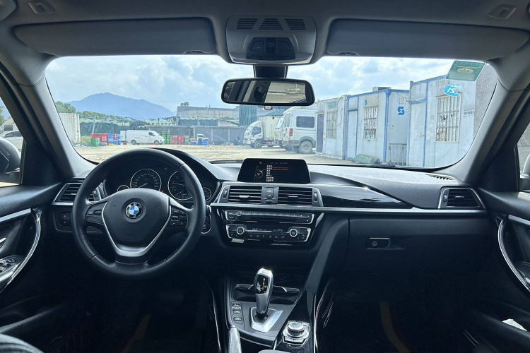 宝马3系 2016款 320Li 时尚型中控内饰7001