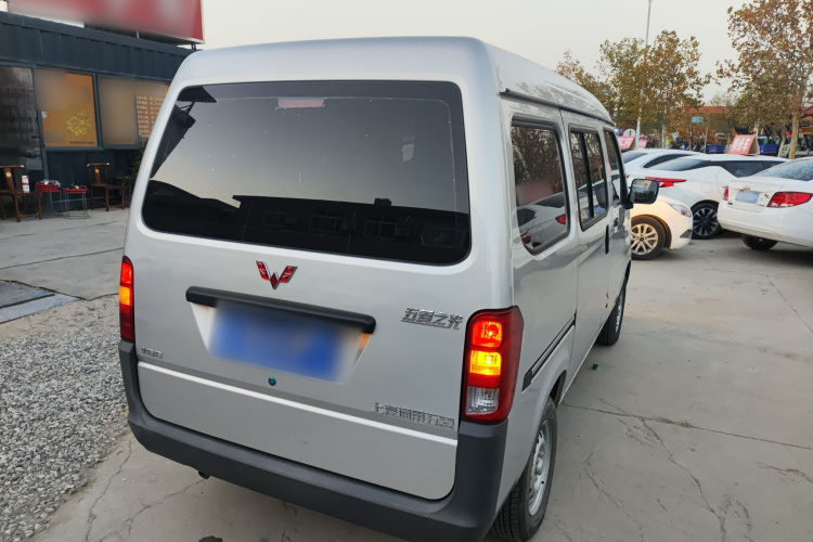 五菱汽车 五菱之光 2023款 1.5L 实用型 5/7座车身外观7