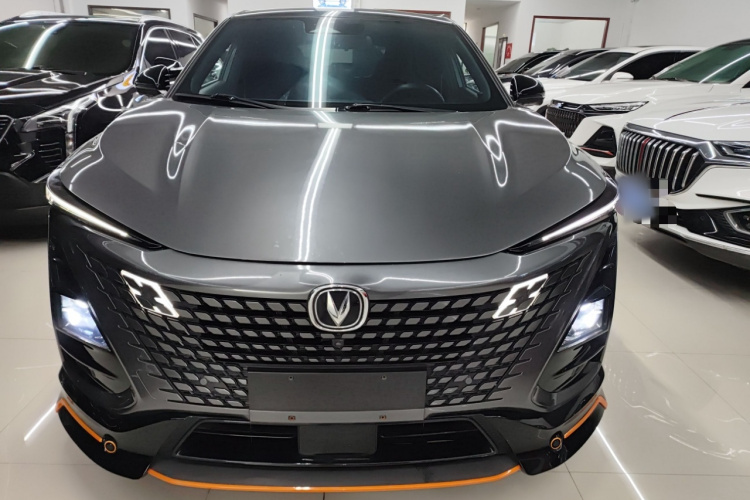 长安UNI-T 2022款 1.5T 运动版 尊贵型车身外观6001