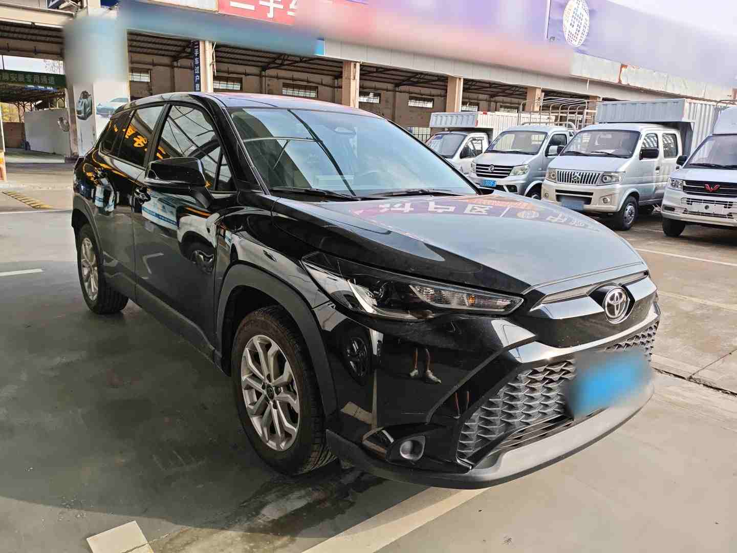车辆右前45度外观展示