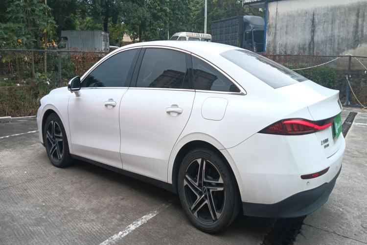 荣威D7 2023款 DMH 125km 卓越版车身外观6001