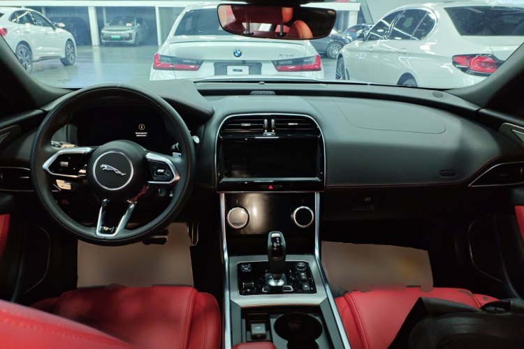 捷豹XEL 2024款 2.0T 250PS R-DYNAMIC S进取运动版中控内饰7002