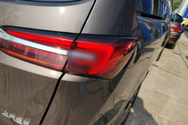 别克GL8 2021款 陆上公务舱 652T 舒适型车身外观9