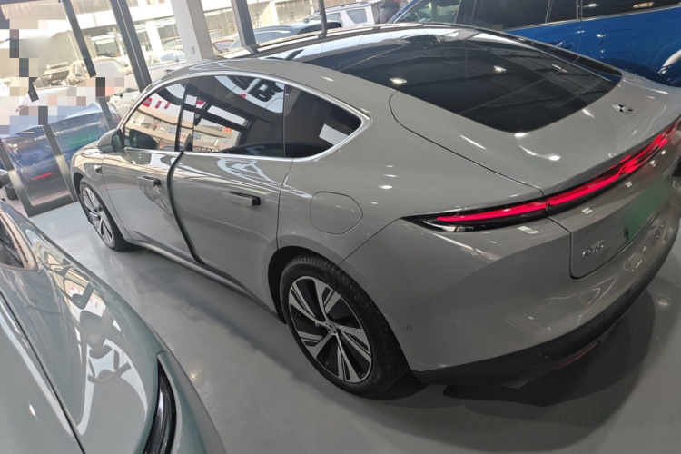 蔚来ET5 2024款 75kWh车身外观4