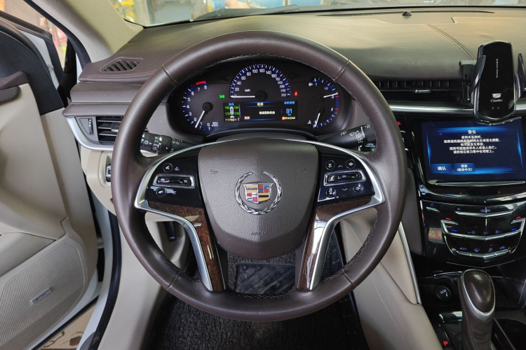 凯迪拉克XTS 2015款 28T 舒适型中控内饰13