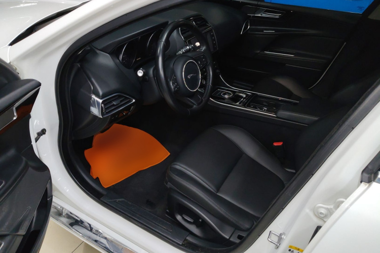 捷豹XEL 2018款 2.0T 200PS 精英版中控内饰20