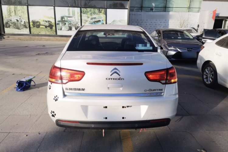 雪铁龙 世嘉 2016款 经典 三厢 1.6L 手动品尚型车身外观6