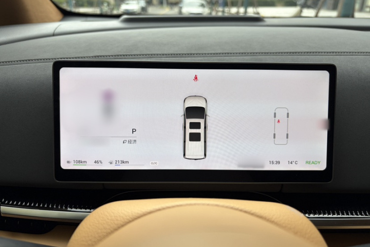 岚图汽车 岚图梦想家 2025款 PHEV 四驱旗舰鲲鹏版局部细节14