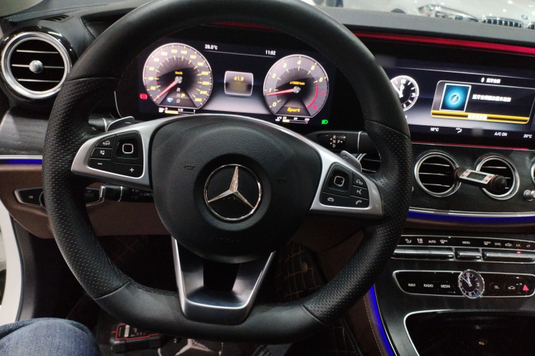 奔驰E级 2018款 E 200 L 运动型局部细节13